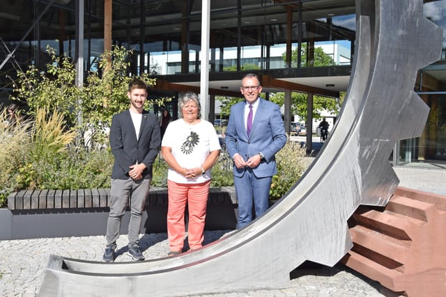 Zu Besuch im Landratsamt: Landrat Sven Hinterseh empfängt die Landtagsabgeordneten Martina Braun und Jens Metzger